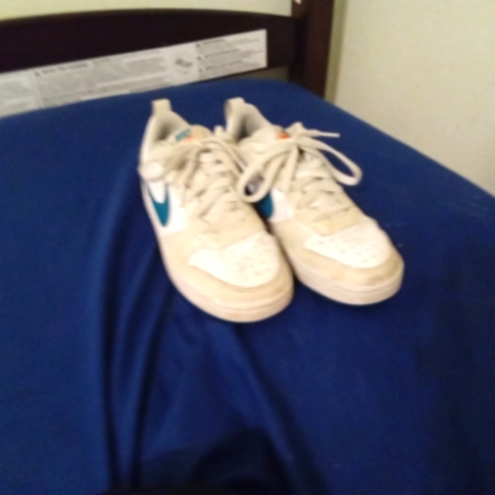 Nike low court brought size 3